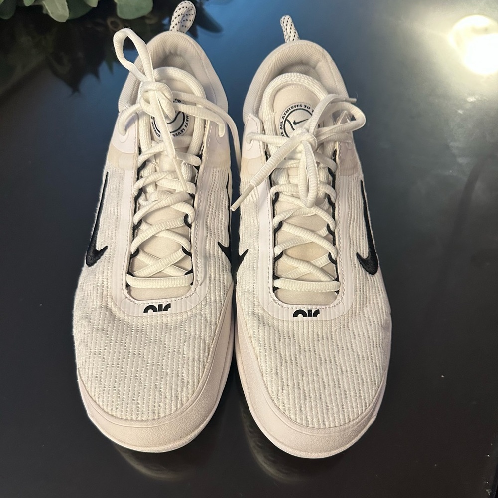 Nike Men's Cream and Black Sneakers